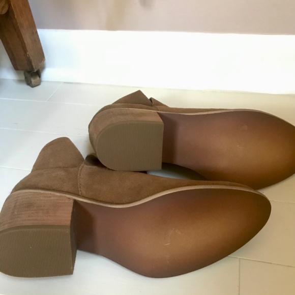 NWOT Suede Booties Size 7 - Picture 4 of 4